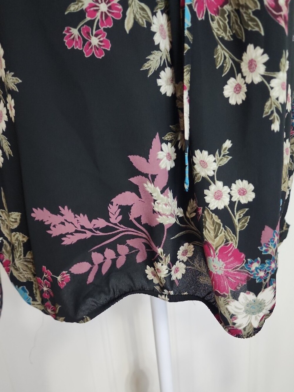 Women's Black Floral Tie-Keyneck Blouse - Picture 9 of 10